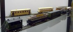 Schaalmodellen van WSM locomotieven en rijtuigen.